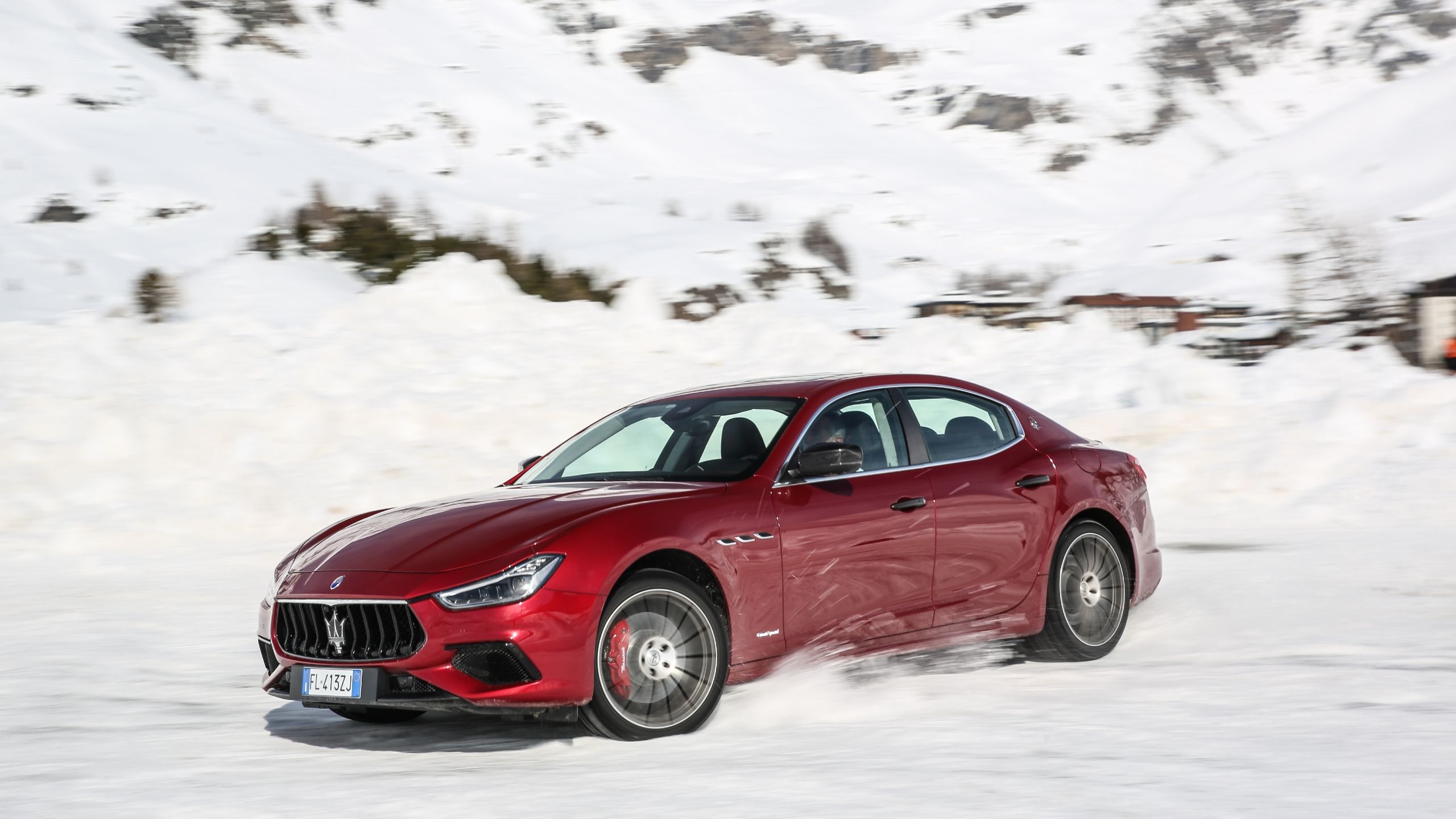 Front quarter view of the 2016 Maserati Ghibli S Q4 drifting in snow