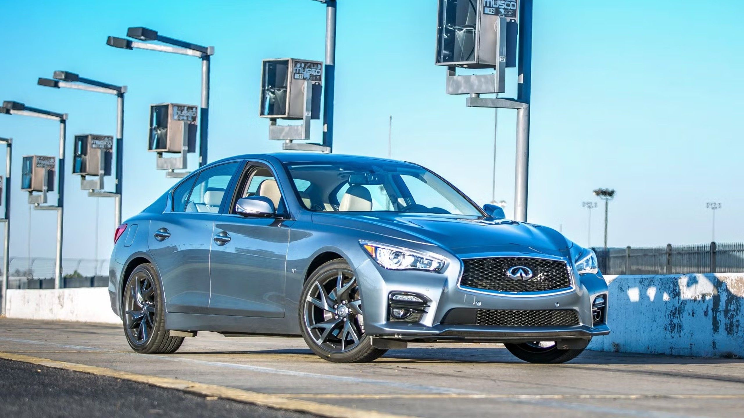 front quater shot of the 2014 Infiniti Q50 S