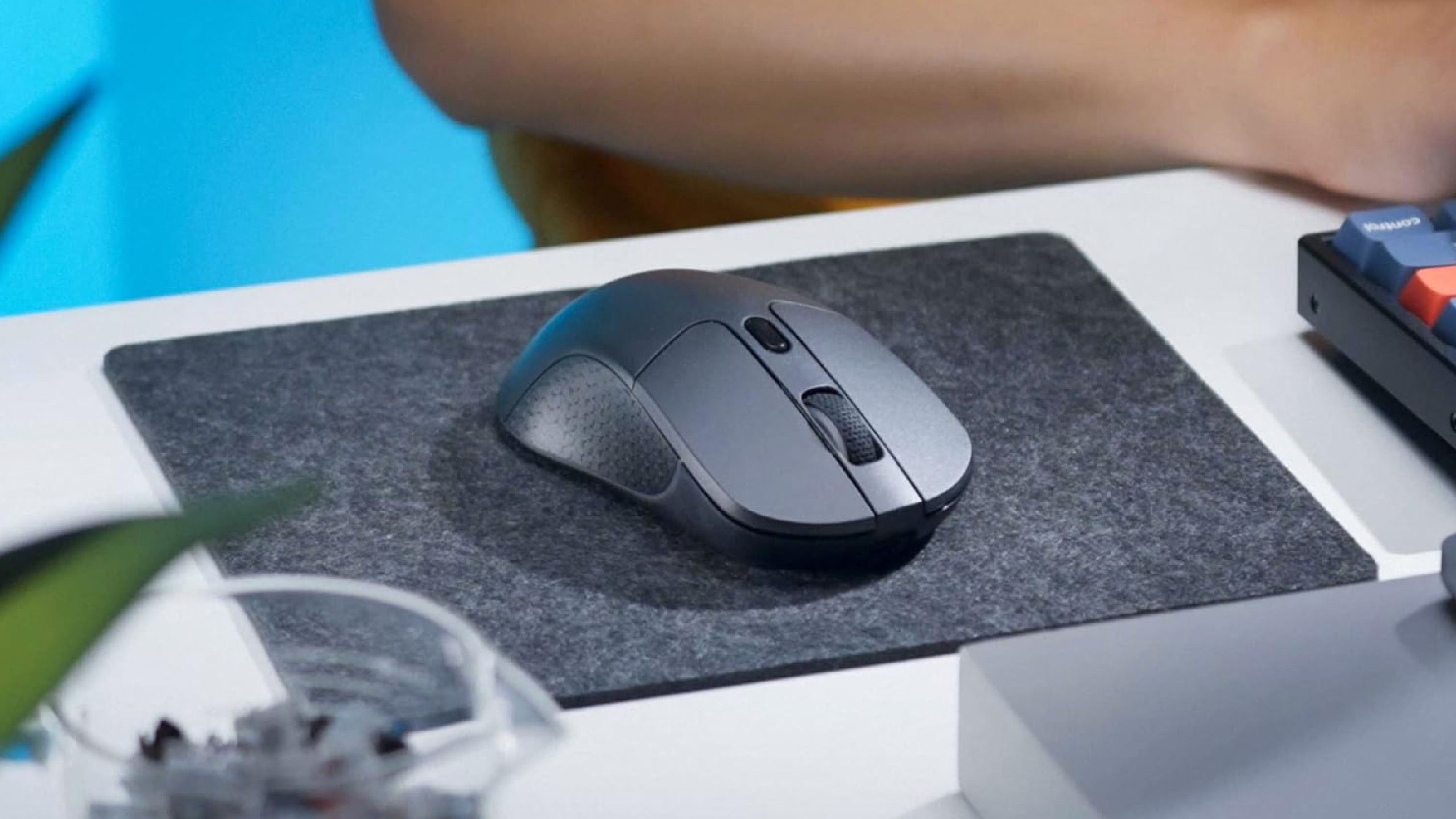 keychron M3 mouse on a trackpad. 