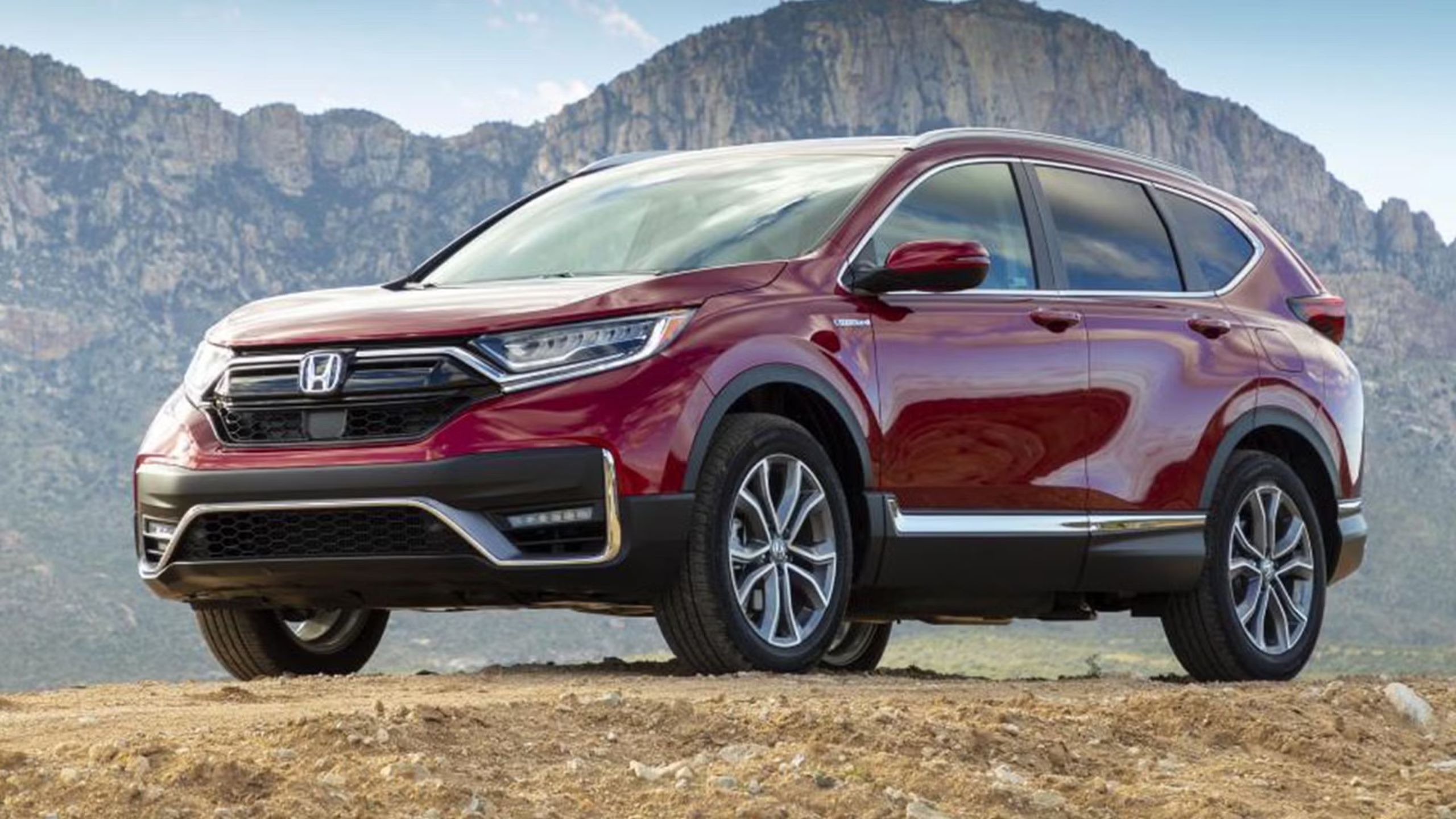 Front quarter view of the 2020 Honda CR-V, parked on mountain