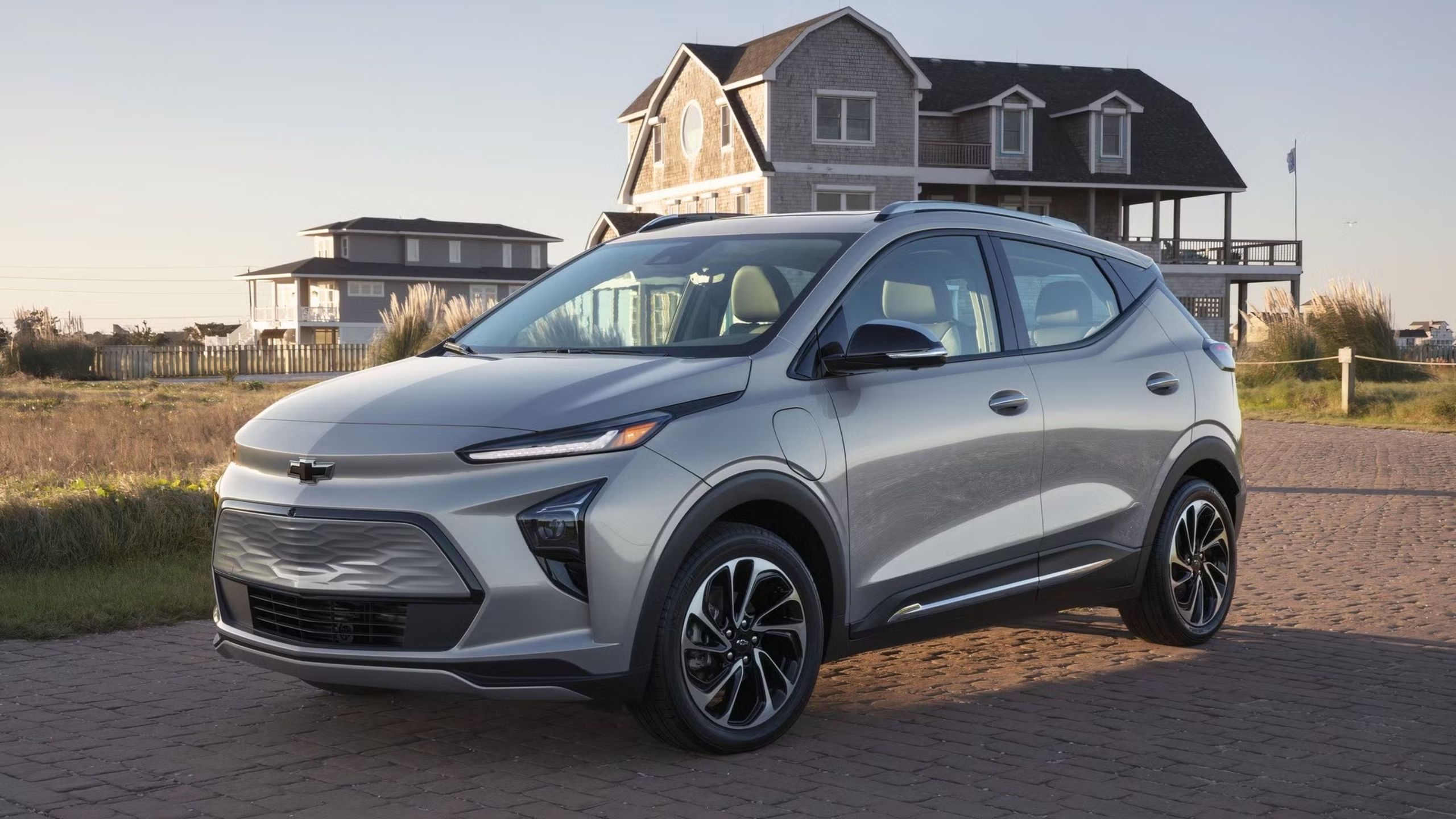 Front quarter view of the 2022 Chevrolet Bolt EUV