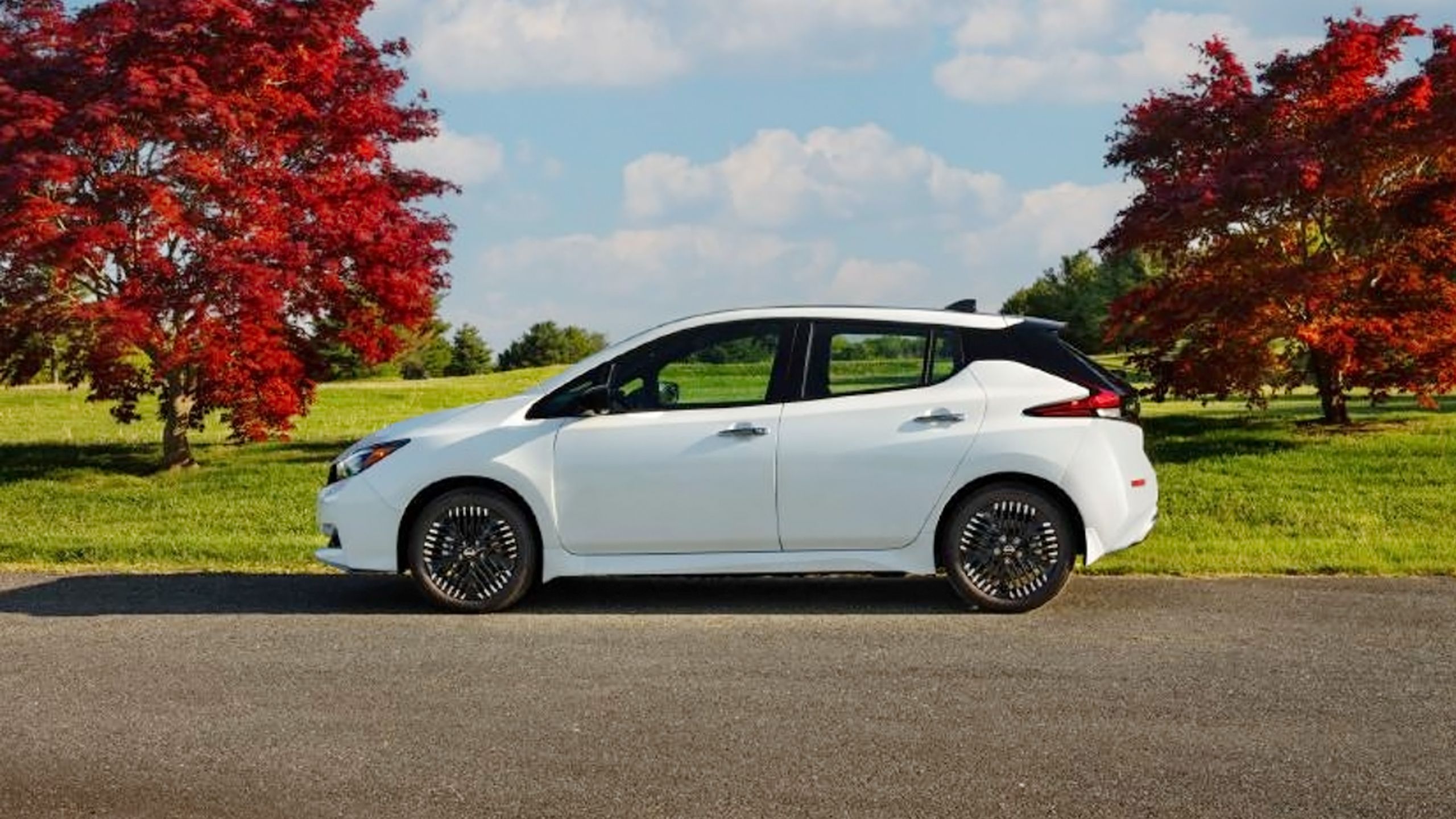 A side view of the 2025 Nissan Leaf.