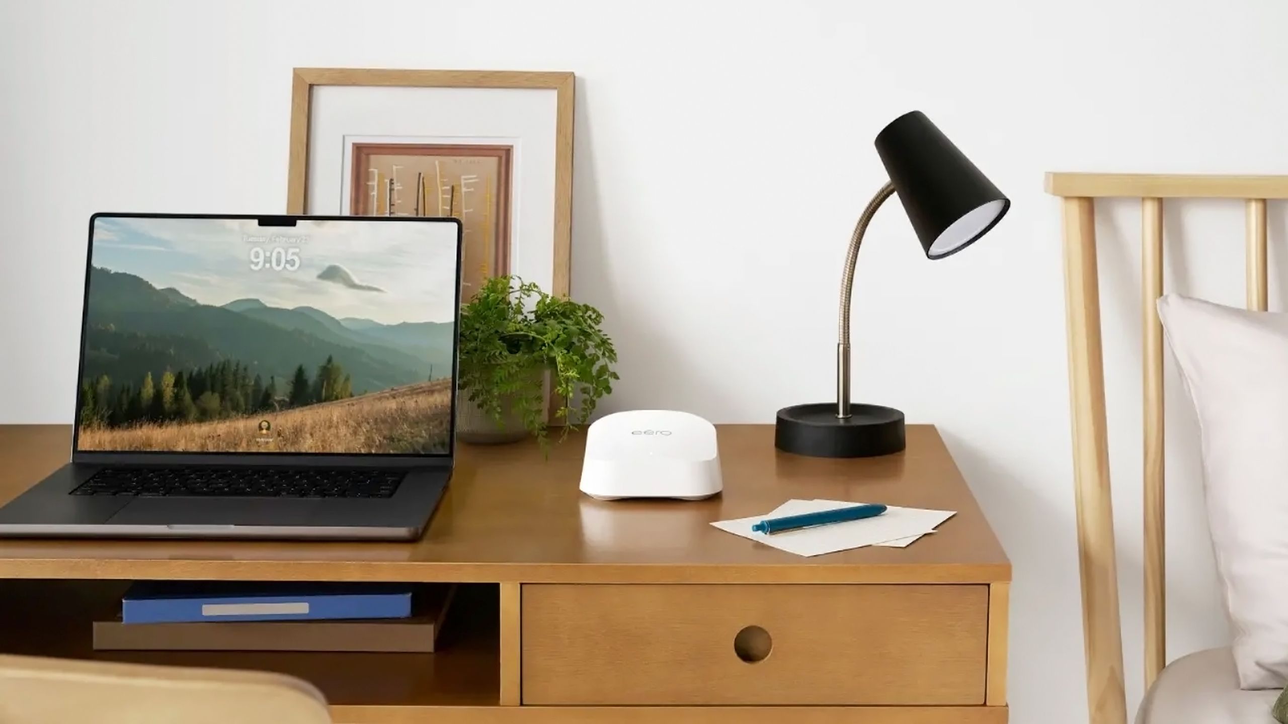 An Eero 7 Wi-Fi 7 router on a desk.
