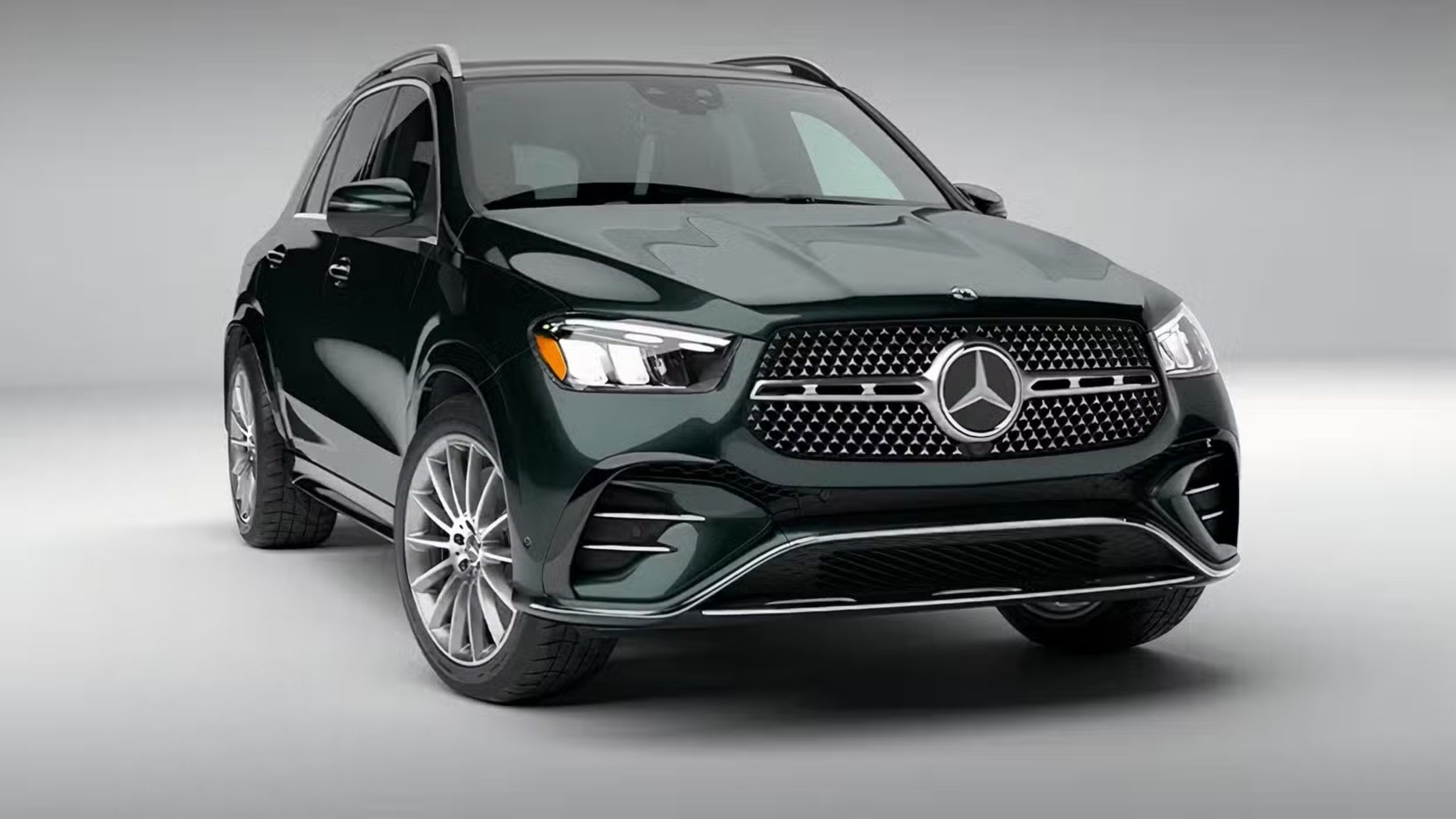 Front quarter view of the Mercedes-Benz GLE hybrid in a studio.