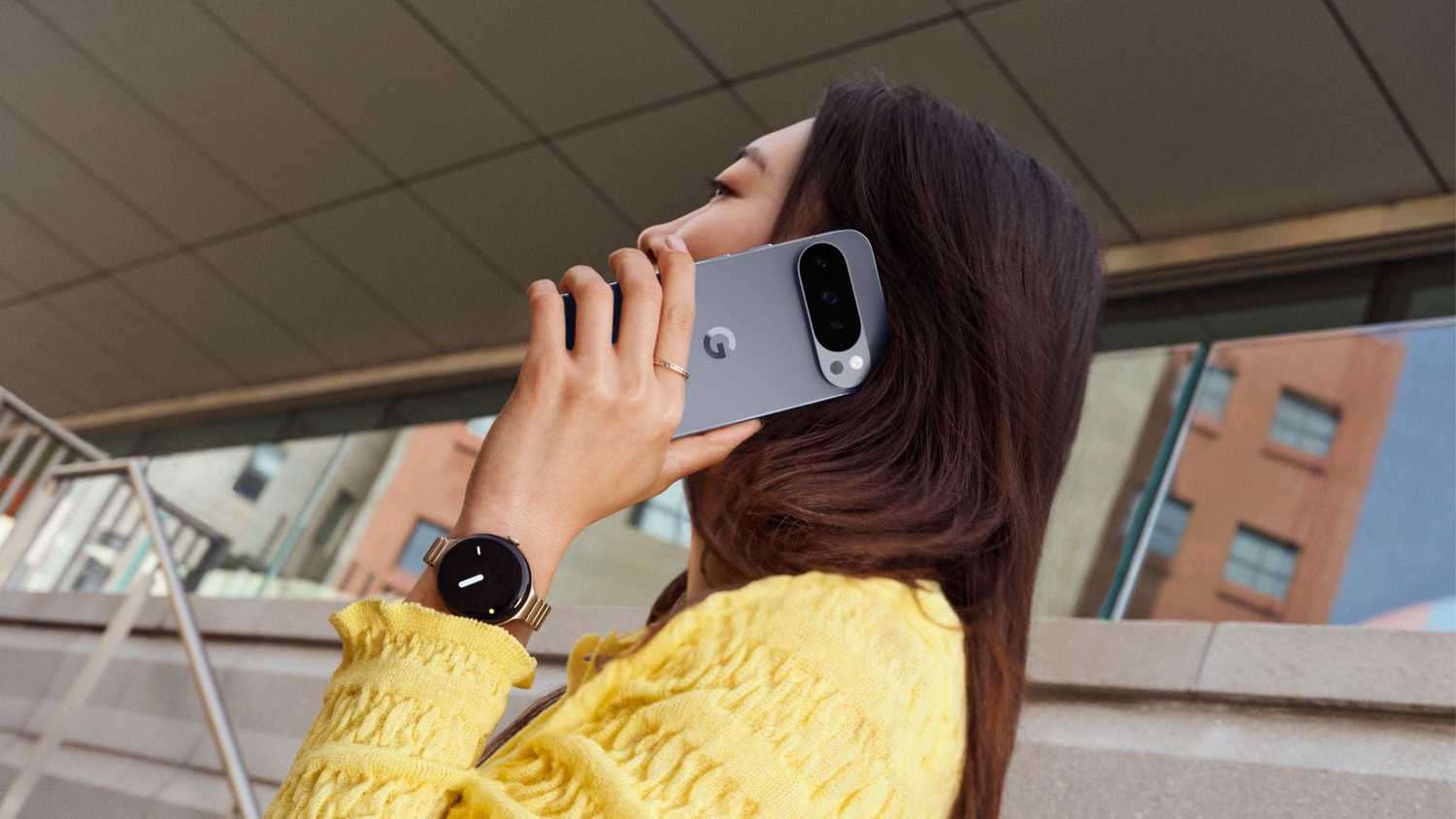 Google Pixel 10 Pro lifestyle 1
