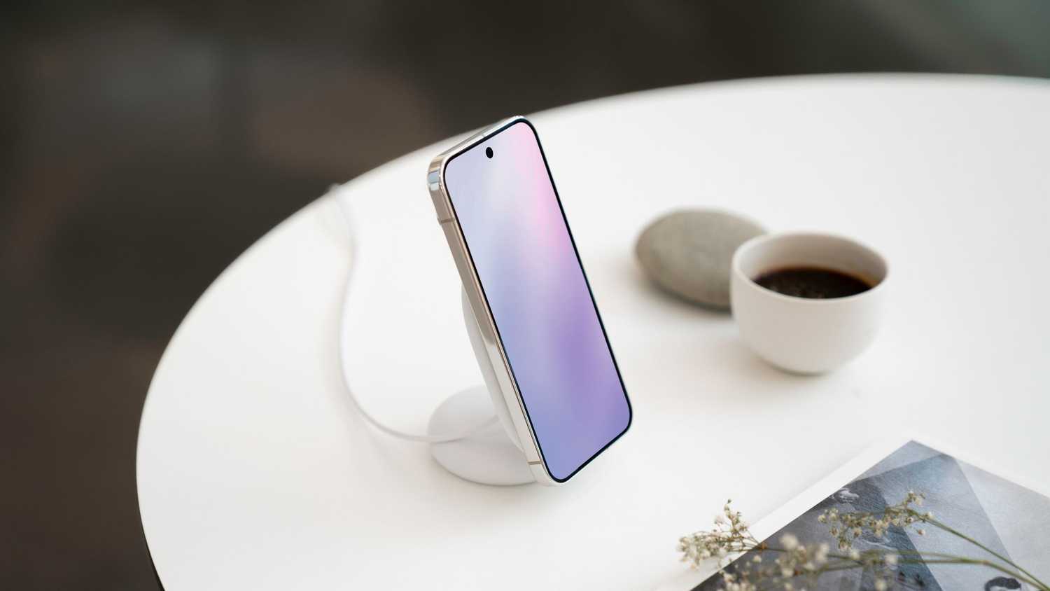 Google Pixelsnap Charger with Stand promotional image