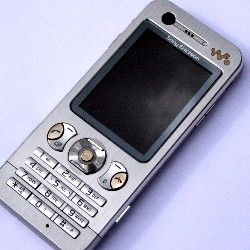 First Looks: Sony Ericsson W880i 3G Walkman Phone 