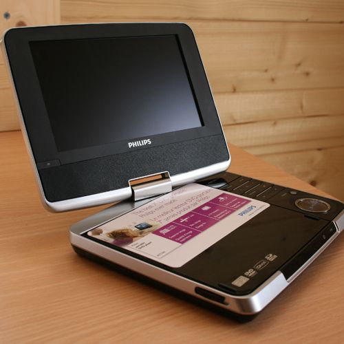 philips pet744 portable dvd player image 1