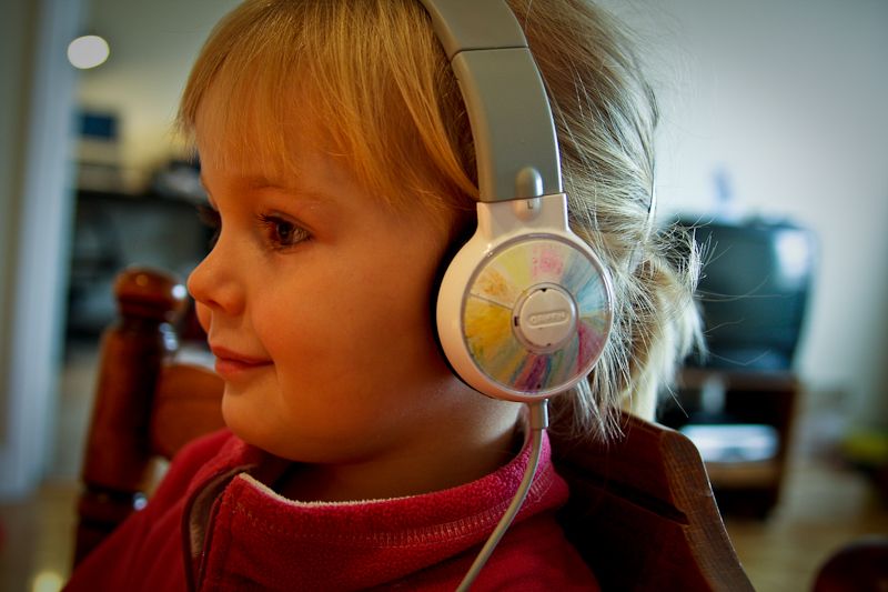 griffin myphones headphones for children image 1