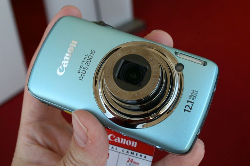 Canon IXUS 200 IS digital camera