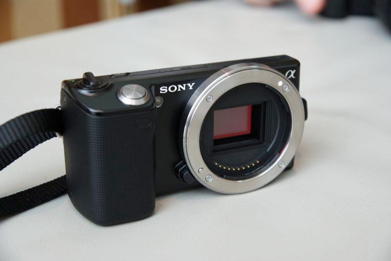 sony alpha nex 5 hybrid camera image 2