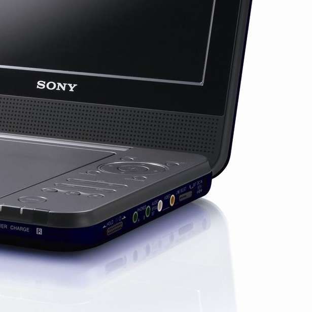 lepel navigatie Leven van Sony DVP-FX720 portable DVD player launches