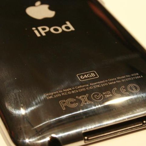 ipod touch 64gb image 1