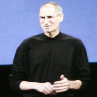 steve jobs explains lack of camera in ipod touch questions kindle success image 1