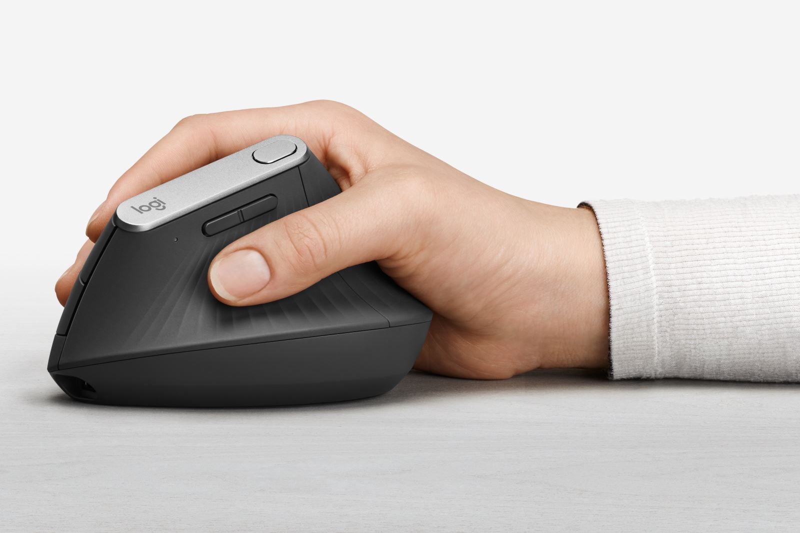 Logitechs latest mouse is designed to solve mouse wrist image 1