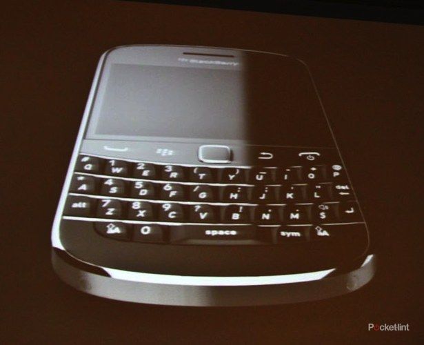 blackberry bold 9900 goes touch gets bb os 7 and nfc image 1