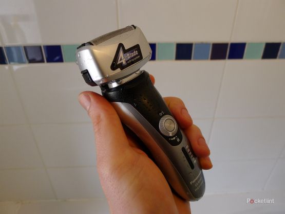 panasonic es rf41 4 blade wet and dry shaver hands on image 2