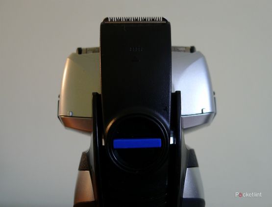 panasonic es rf41 4 blade wet and dry shaver hands on image 3