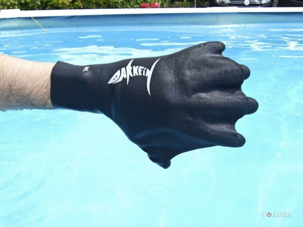 darkfin gloves hands on image 1