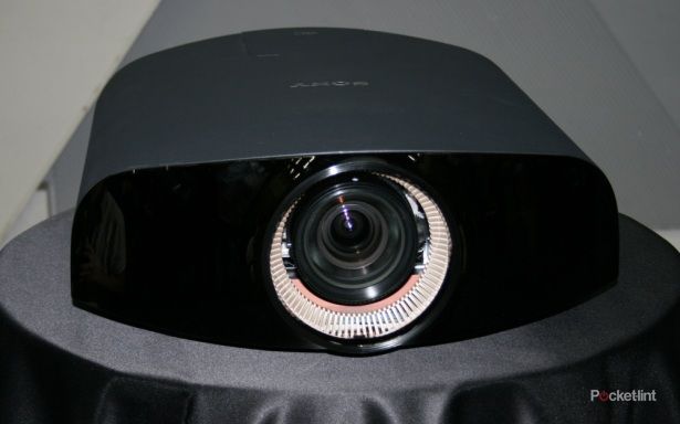 sony vpl vw1000es 4k home projector pictures and hands on image 1