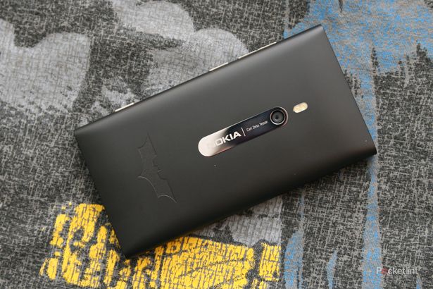 nokia lumia 800 batman edition pictures and hands on image 1