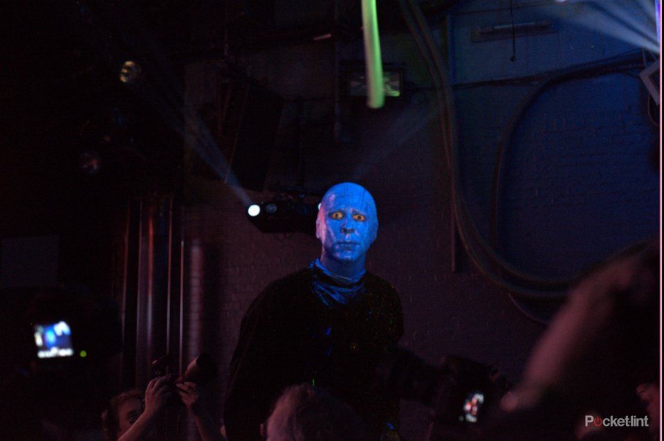 nikon d800 low light test with the blue man group image 1