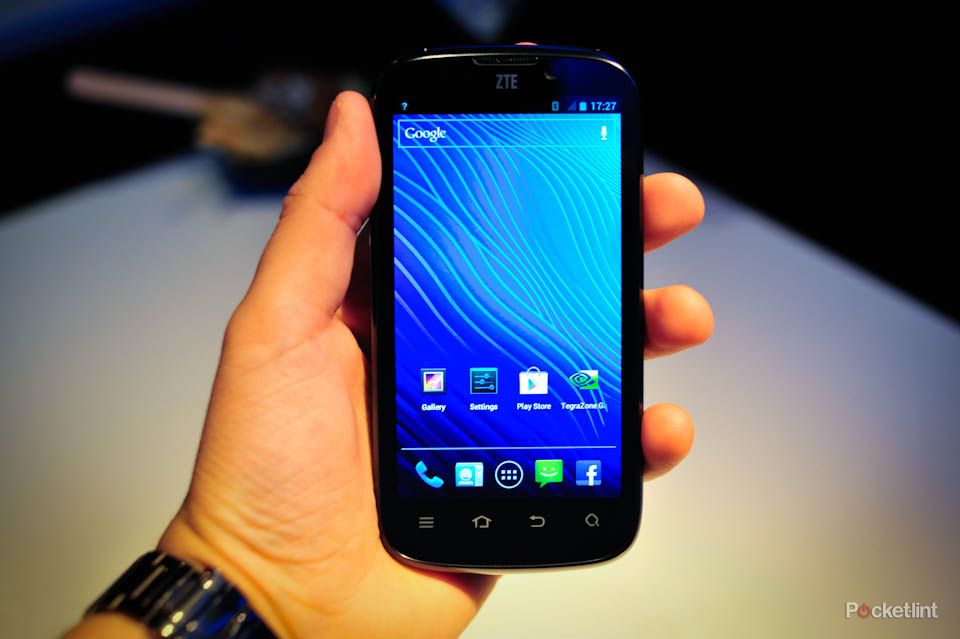 zte grand x pictures and hands on image 1