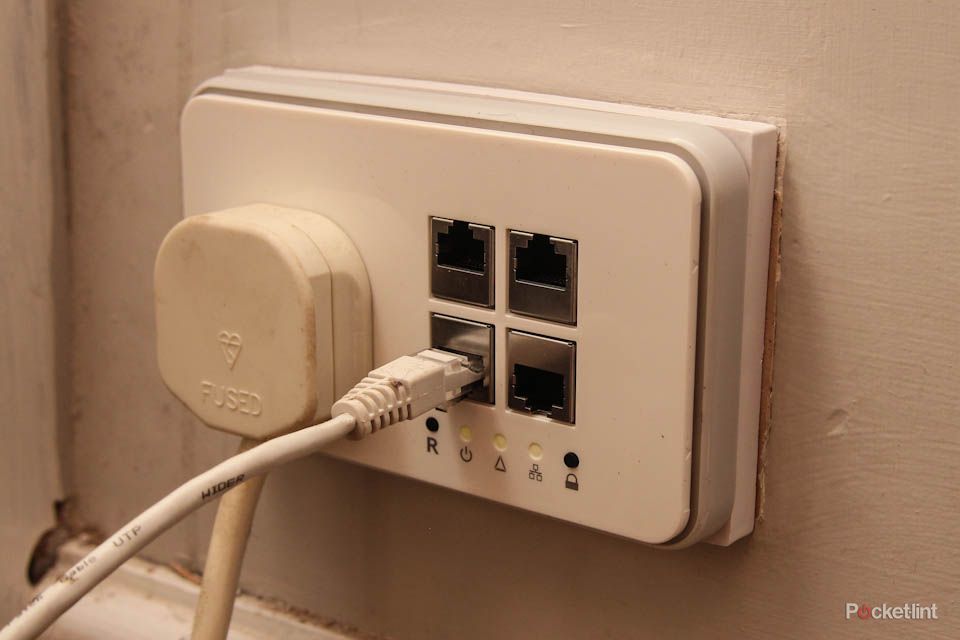 hands on power ethernet all in one ethernet enabled powerline socket review image 1