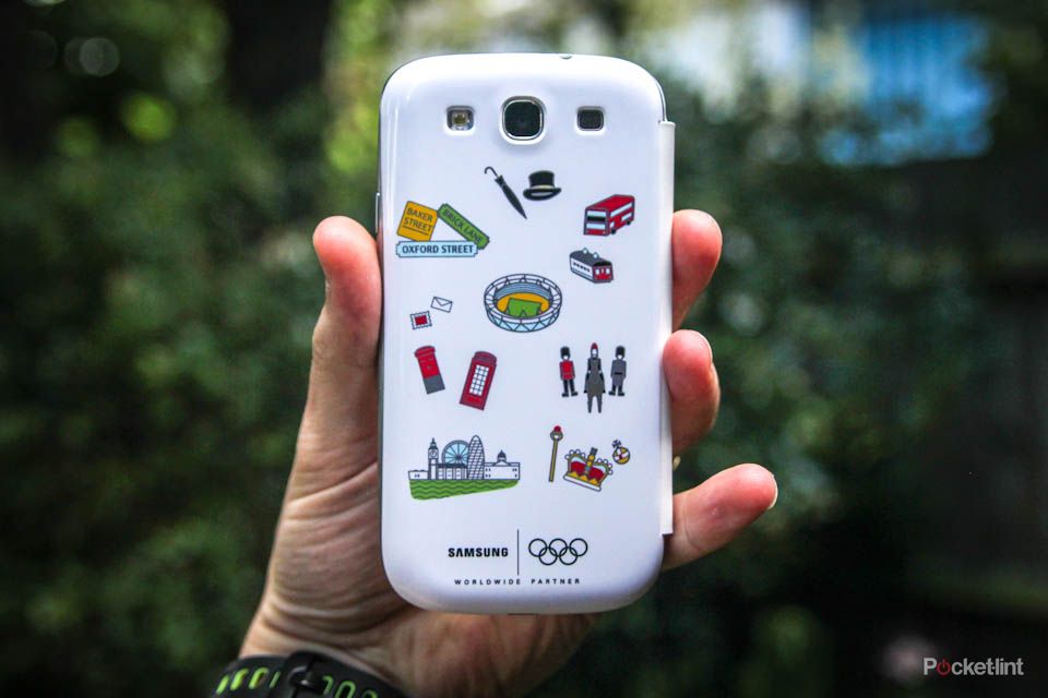 samsung galaxy s iii flip cover olympic edition pictures and hands on image 1