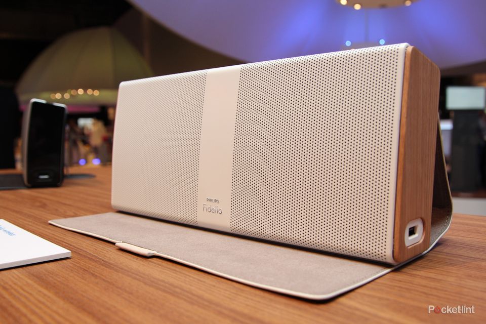 philips fidelio portable speaker pictures and hands on image 1