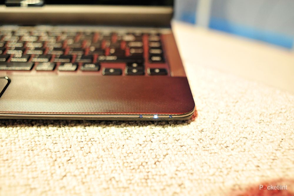 toshiba satellite u920t pictures and hands on image 1