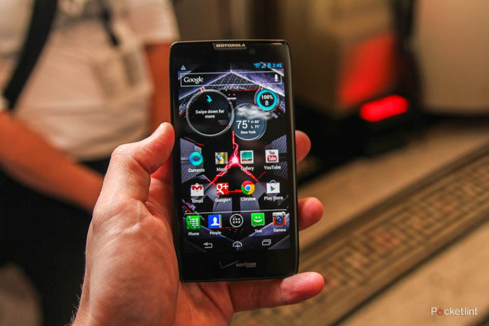 motorola droid razr maxx hd pictures and hands on image 1