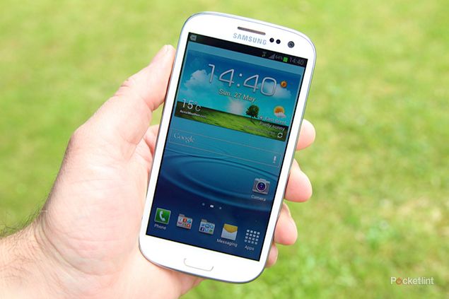 samsung galaxy s3 overtakes iphone 4s as world s best selling smartphone image 1