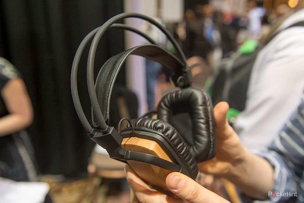 griffin woodtones over ear headphones pictures and hands on image 2