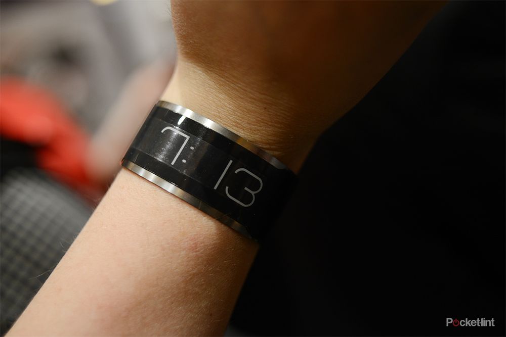 cst 01 e ink watch is world s thinnest pictures and hands on image 5