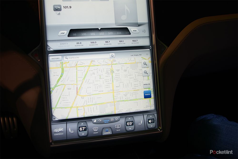 tesla model s 17 inch screen pictures and hands on image 3