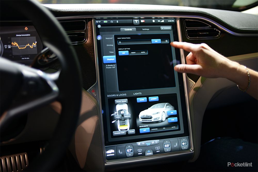 tesla model s 17 inch screen pictures and hands on image 4