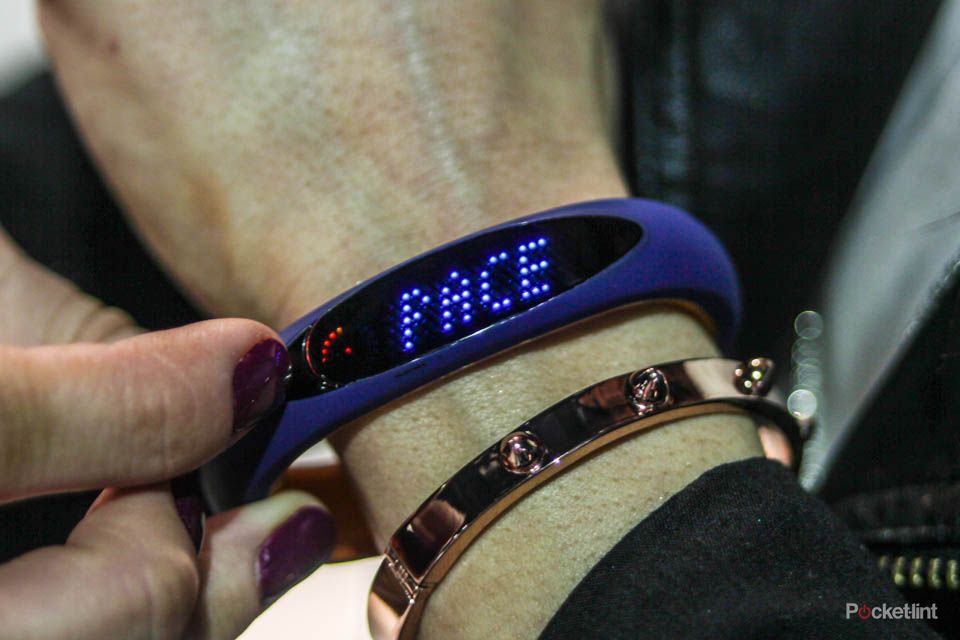 lg smart activity tracker takes on nike fuel band we go hands on image 1
