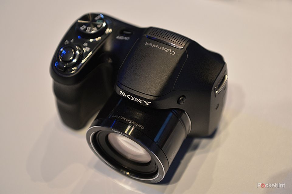 sony cyber shot h200 superzoom pictures and hands on image 1
