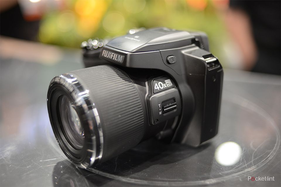 fujifilm finepix s8200 pictures and hands on image 1