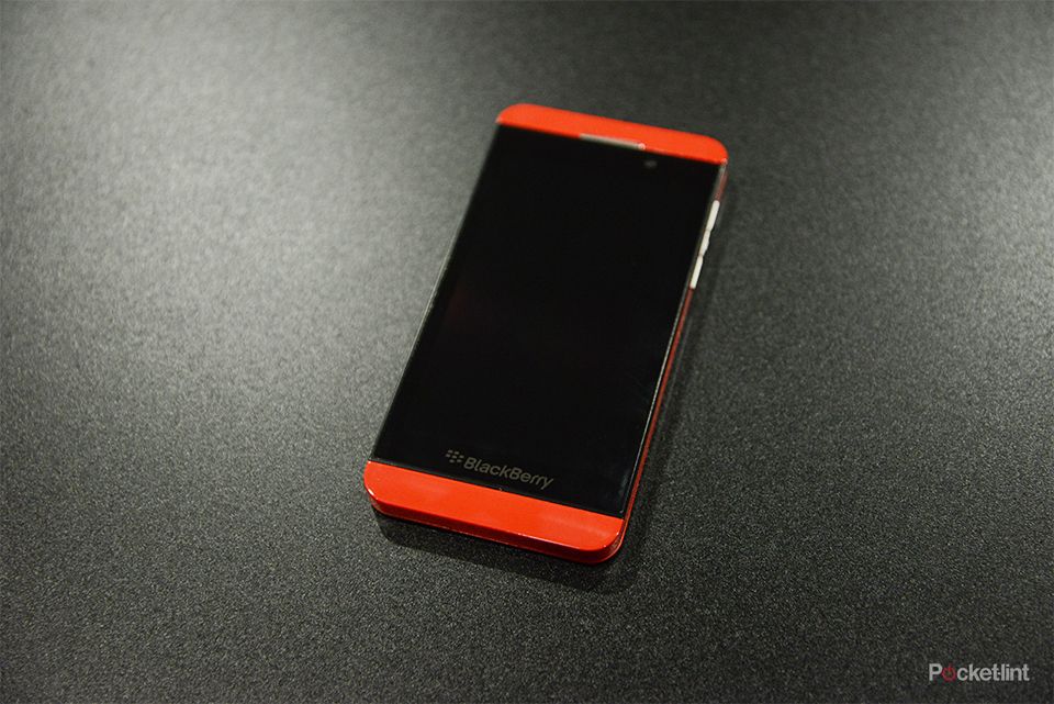 red blackberry z10 limited edition pictures and hands on image 1
