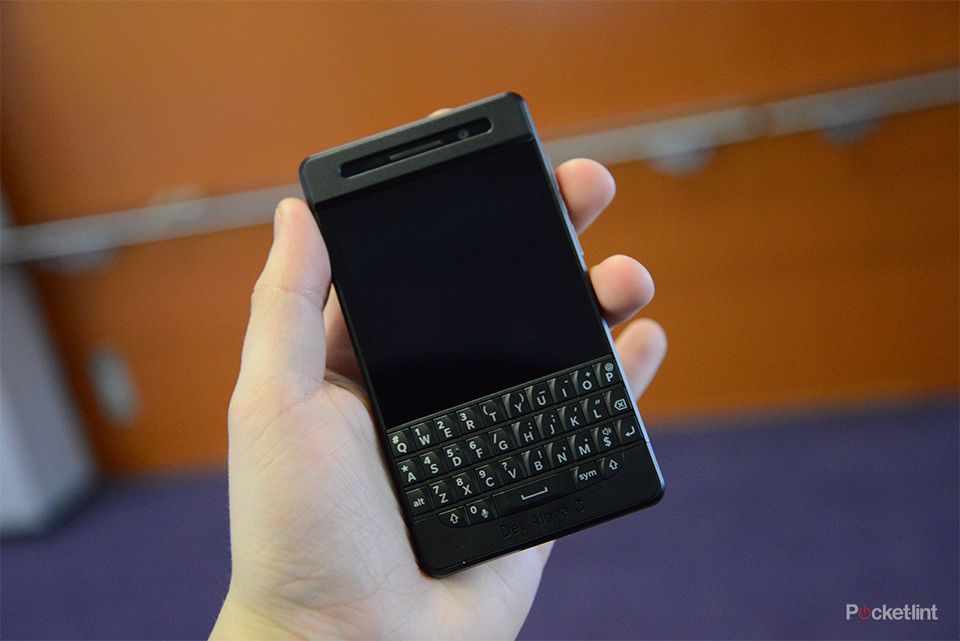 blackberry dev alpha c pictures and hands on image 1