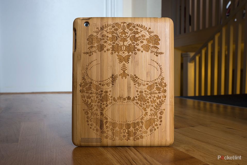 etch laser cut bamboo ipad case looks tres cool personalise your apple device image 1