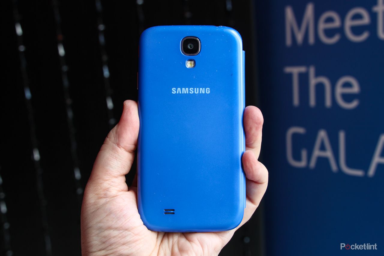 hands on samsung galaxy s4 s view cover review image 3