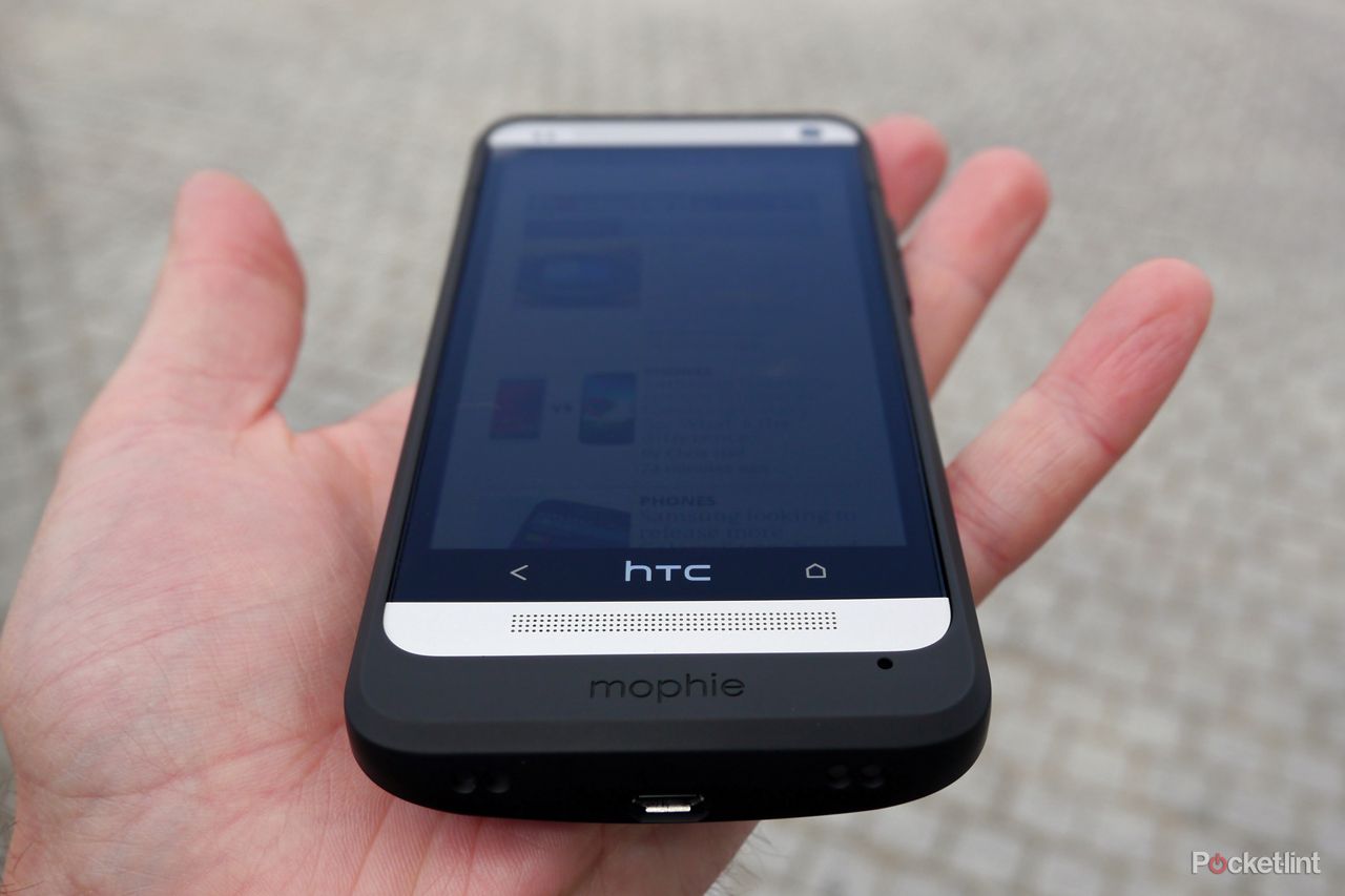 hands on mophie juice pack for htc one review image 1