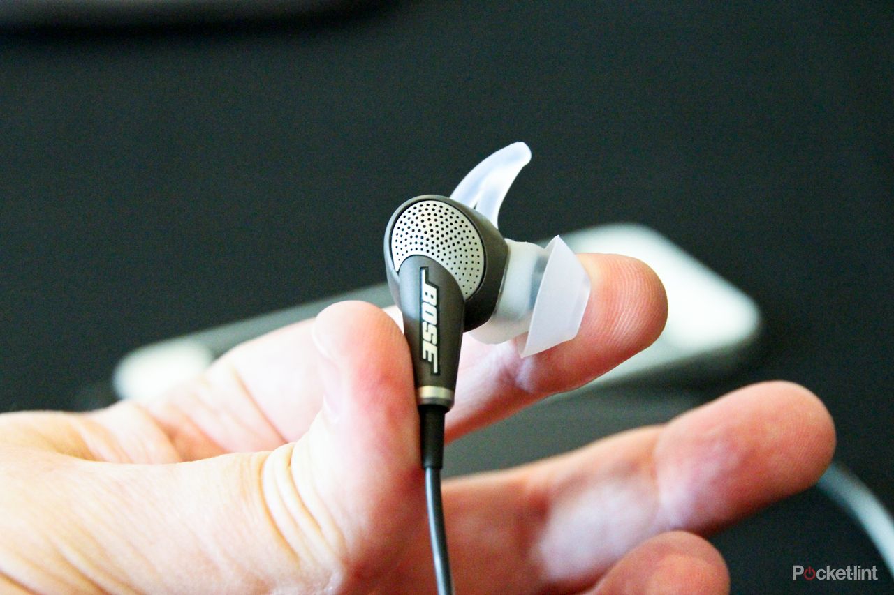 hands on bose quietcomfort 20 review in ear noise cancelling headphones with a twist image 4