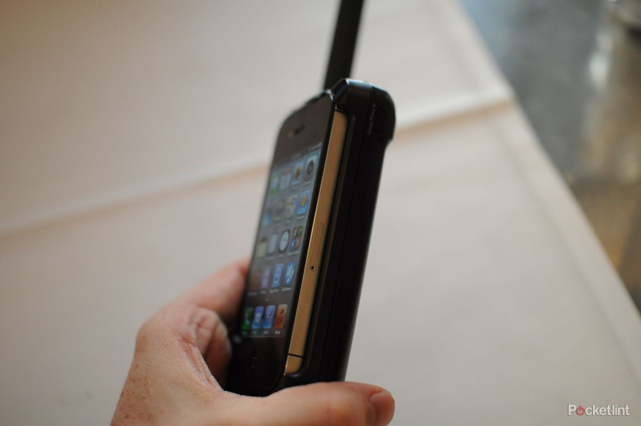 thuraya satsleeve pictures and hands on image 2