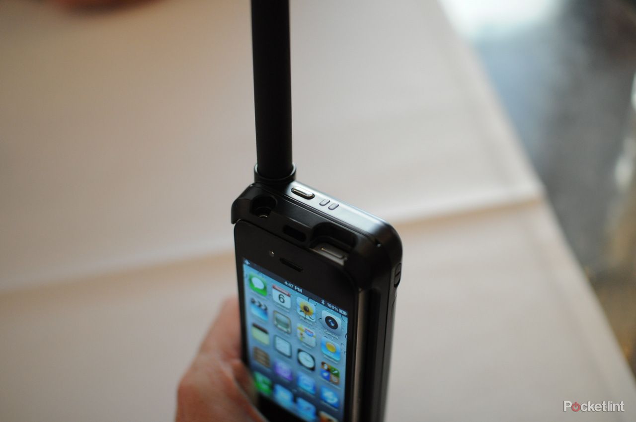 thuraya satsleeve pictures and hands on image 3