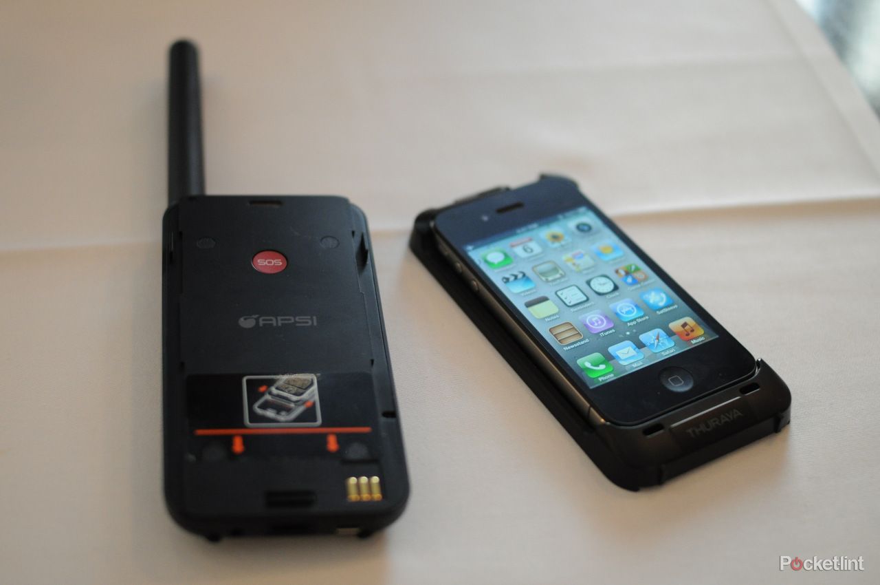thuraya satsleeve pictures and hands on image 5