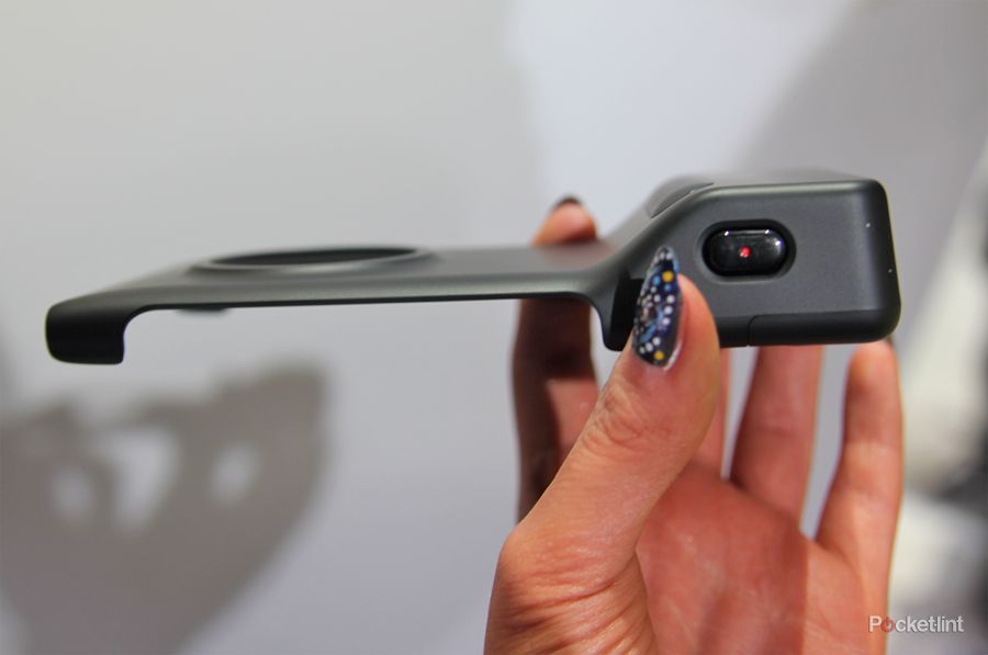 nokia lumia 1020 accessories hands on with charging shell grip and mount image 5